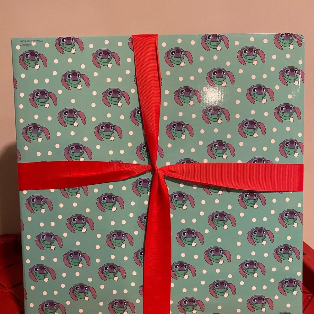 BNIB Disneys Lilo & Stitch Christmas Blanket in Gift Box